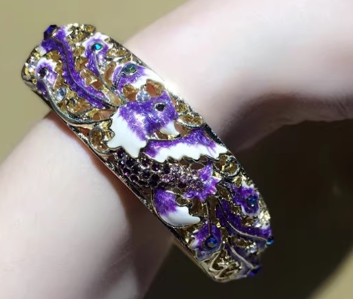 กำไลข้อมือ แฟชั่น อันใหญ่ ใส่สวย ลงยา แกะลายนก สีแดง ฟ้า ฝังเพชร CZ AAA 250171