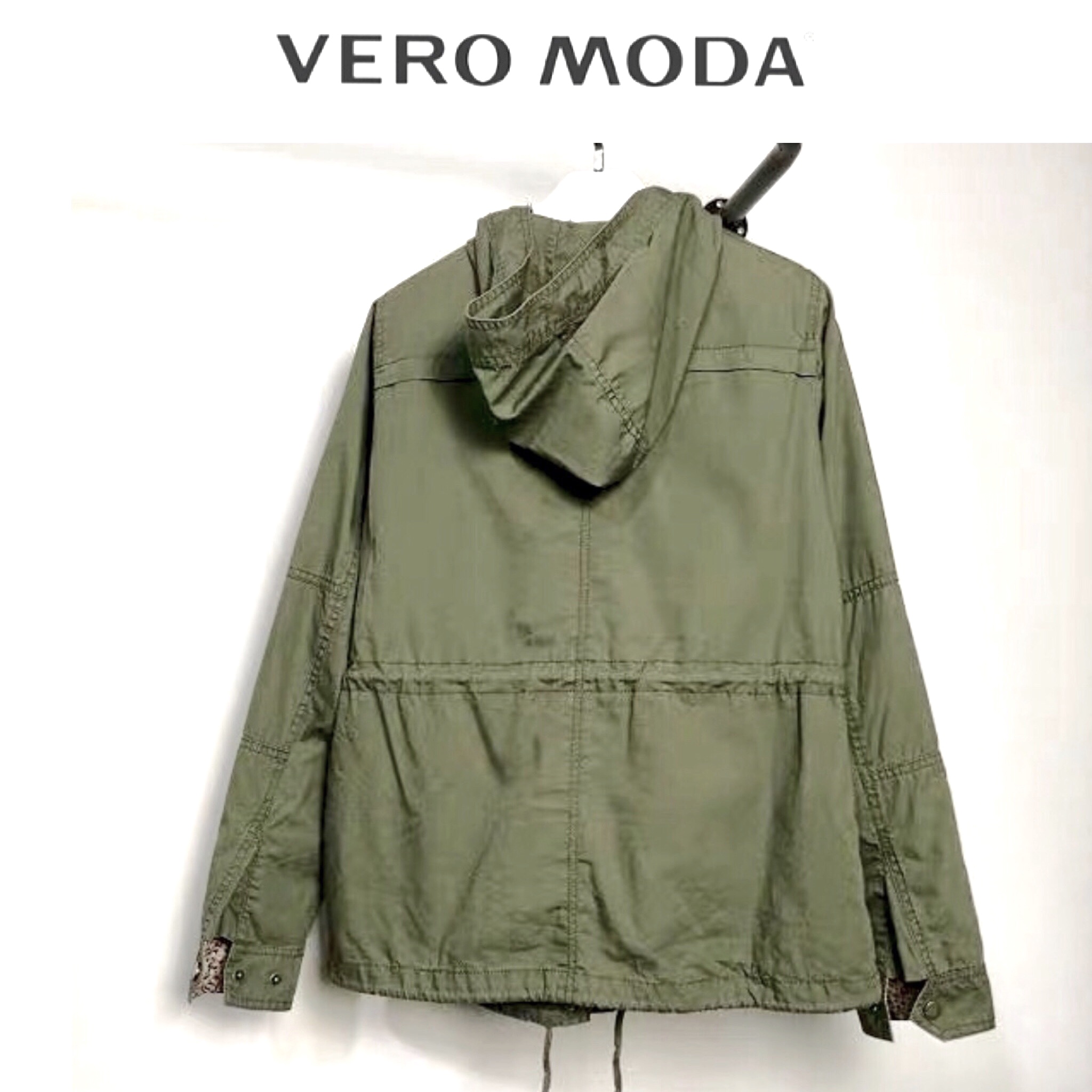 Vera moda เสื้อฮู้ดทหาร เสื้อคลุม สีเขียว หมวกฮู้ด เสื้อปาร์กา เสื้อ นอก งานแบรนด์ VERA MODA งานสวยเท่ห์มากคะ Size M/L/XL เขียว