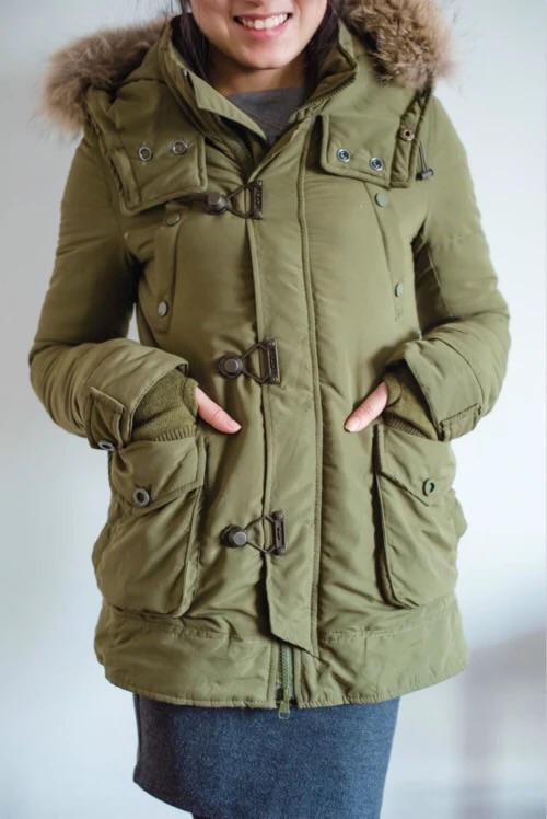 เสื้อกันหนาว เสื้อคลุมกันหนาว เสื้อโค้ด coat ตัวยาว สีเขียวทหาร ติดฮูท ซับขนด้านใน แบรนด์เนมGRAIL แท้ . Size M