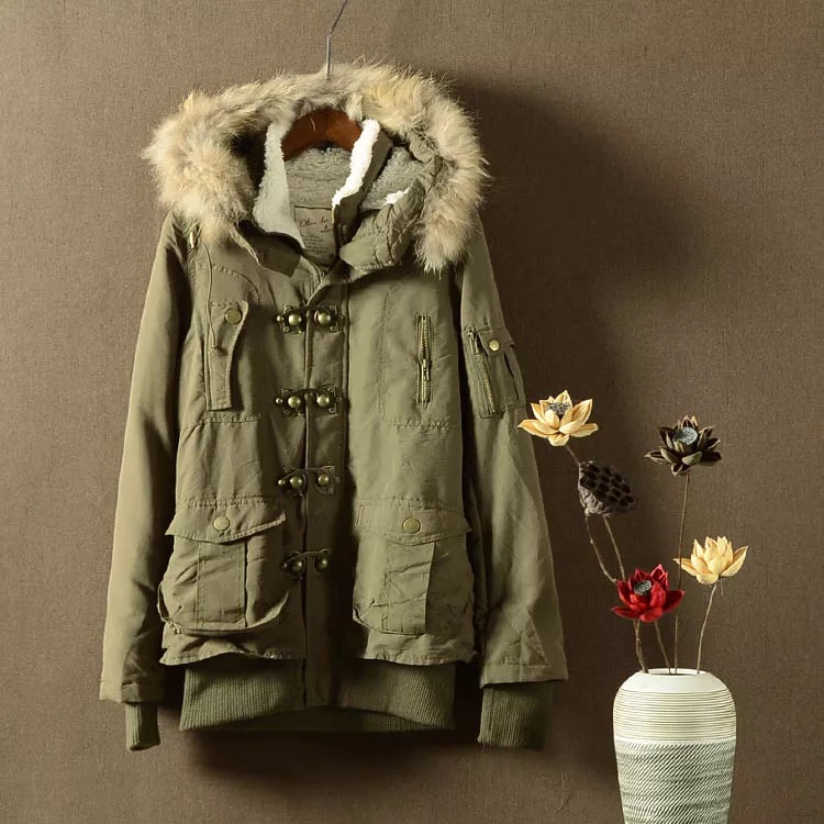 เสื้อกันหนาว เสื้อหนาว หมวกฮูท สีเขียว แบรนด์เนม ญี่ปุ่น OLIVE DES OLIVEแต่งเฟอร์ ด้านในซับขนอุ่นสีขาว แต่งจัมพ์ปบายแขนกันลม (เฟอร์ถอดใส่ได้คะ) Size M/L