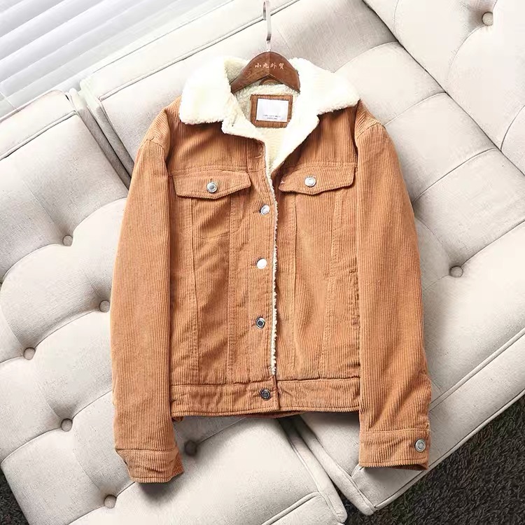 Bershka เสื้อกันหนาว เสื้อแจ็ค เนื้อลูกฟูก แต่งซับขนอุ่น สีขาวด้านใน แบรนด์ BESHKAงานสวย น่ารักมากคะ