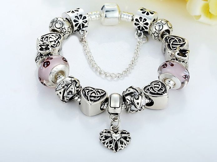 สร้อยข้อมือ Diy สไตล์ Pandora สร้อยข้อมือ สีเงินล้วน แต่งด้วย ชาร์ม ถุงเงิน ถุงทอง หัวใจ สลับ Galss beads สีสวย ลายดอกไม้ ห้อยจี้ หัวใจตรงกลาง 886337