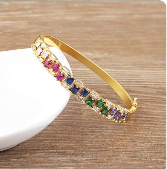 กำไลข้อมือทอง ฝังเพชร ทรงสี่เหลี่ยม สลับสี กำไลข้อมือทอง ผู้หญิง เพชรหลากสี ใส่ออกงานหรูหรา 225702