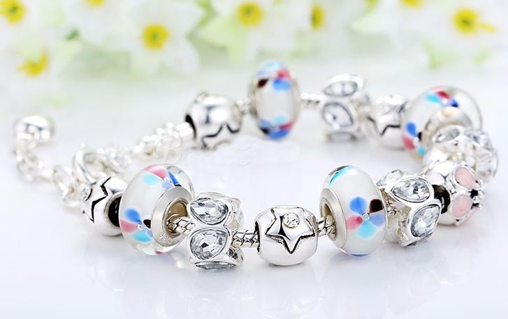 สร้อยข้อมือ Diy สร้อยข้อมือ Charm สไตล์ Pandora ร้อย Glass Beads สีเงิน แต่งลายดอกไม้ หวานๆ ติด เพชร คริสตัล ออสเตเรีย สุดหรู 99019