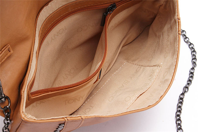 กระเป๋า Clutch มือ TONI BIANCO แบรนด์สุดหรูออสเตรเลีย สีน้ำตาลอ่อน หนังหรูสุดนุ่ม สายโซ่ ถอดใส่ได้คะ