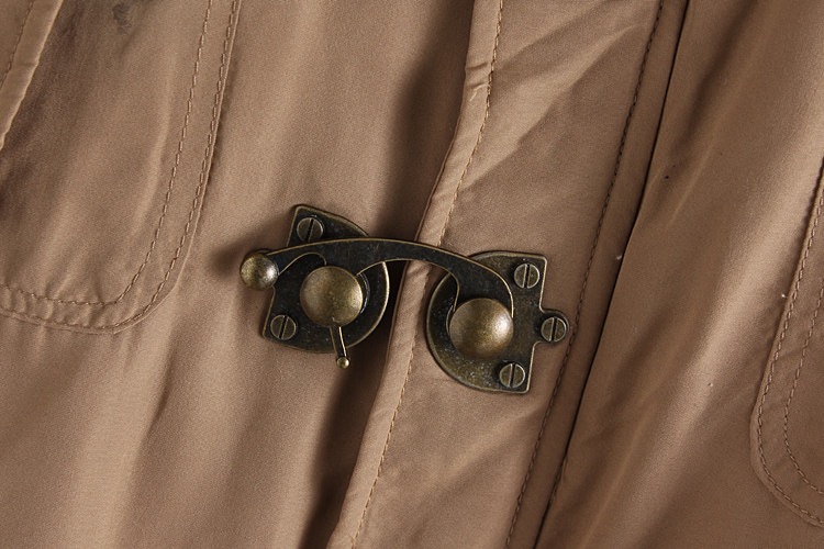เสื้อกันหนาว เสื้อหนาว หมวกฮูท สีกากี แต่งเฟอร์ แบรนด์เนมญี่ปุ่น OLIVE DES OLIVE ด้านในซับขนอุ่นสีขาว แต่งจัมพ์ปบายแขนกันลม Size M/L