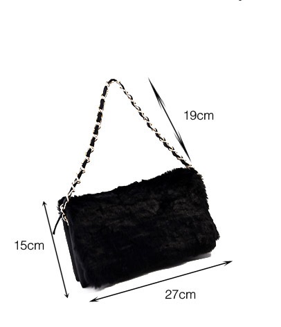 กระเป๋า Clutch มือ แต่งขนฟูนุ่ม สีขาว /ดำ แถมสายสองแบบ สองระดับ (สายโซ่+สายหนัง) ใช้ได้หลากหลายสไตล์เลยคะ ขนนุ่ม สวยหรู สุดๆ