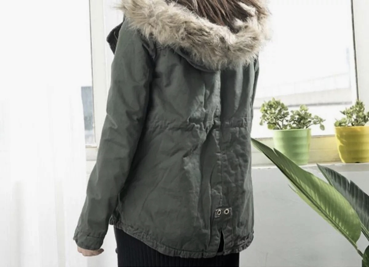 เสื้อกันหนาว เสื้อแนวPARKA กันหนาว แต่งฮูทติดเฟอร์ สีกากี แบรนด์เนม ALCOTT LOSANGELES UK แท้ ซับขนอุ่นสีขาว งานสวยเนี๊ยบมากคะ Size S/M/L /XL กากี