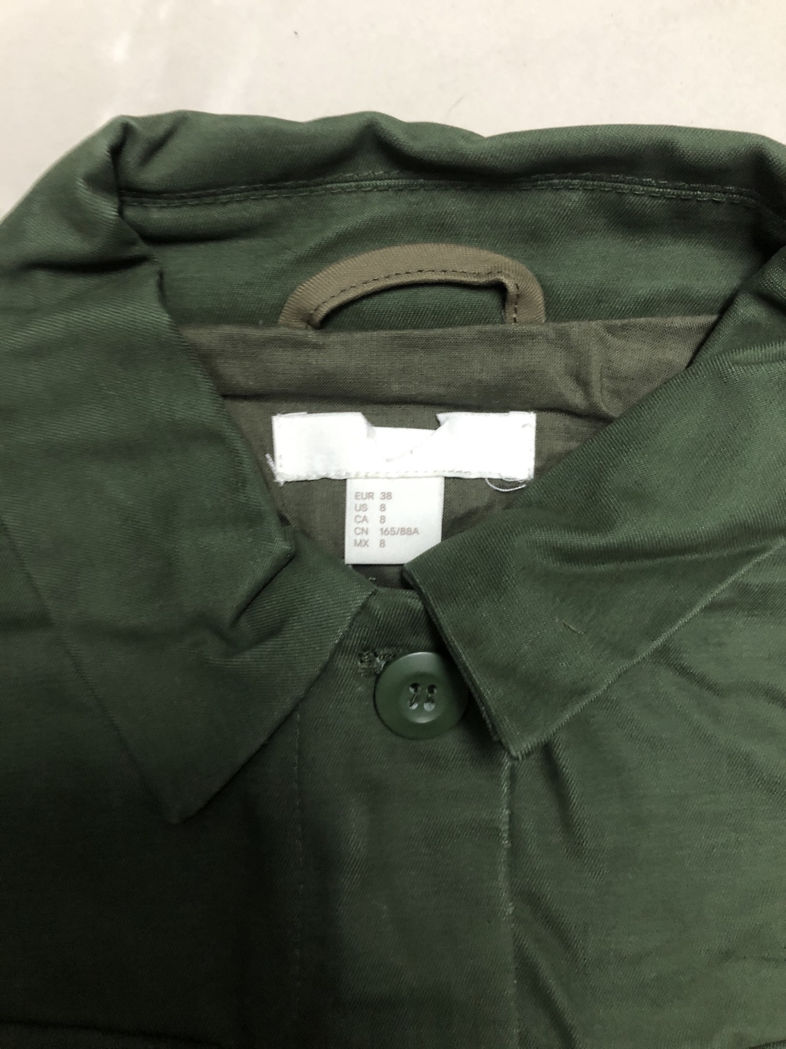 H&m เสื้อนอกเขียวทหาร เสื้อแจ็คเก็ต เสื้อฮู้ด แนวทหาร แพทเทินสวย เท่ห์ มาก คะ งาน H&M ตัดป้าย เขียว