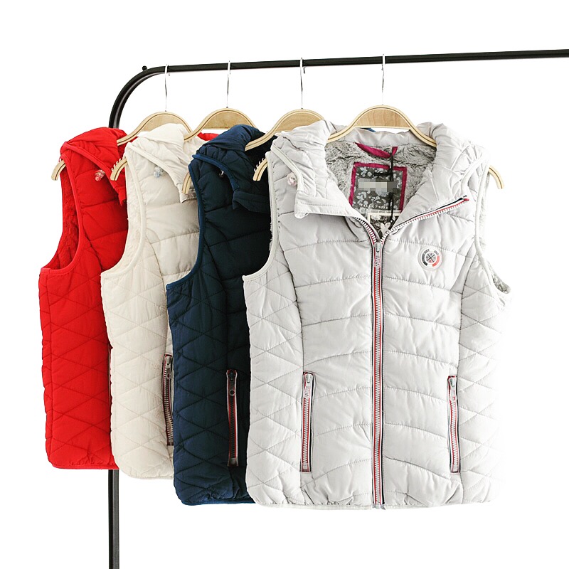 เสื้อกั๊กกันหนาวว เสื้อกั๊ก สีขาว แบรนด์เนม DRY LAUNDRY JAPAN ซับขน อุ่น แบรนด์เนม DRY LAUNDRY JAPAN บุนวมอุ่น สวยอุ่น น่ารักมากคะ size M ขาว