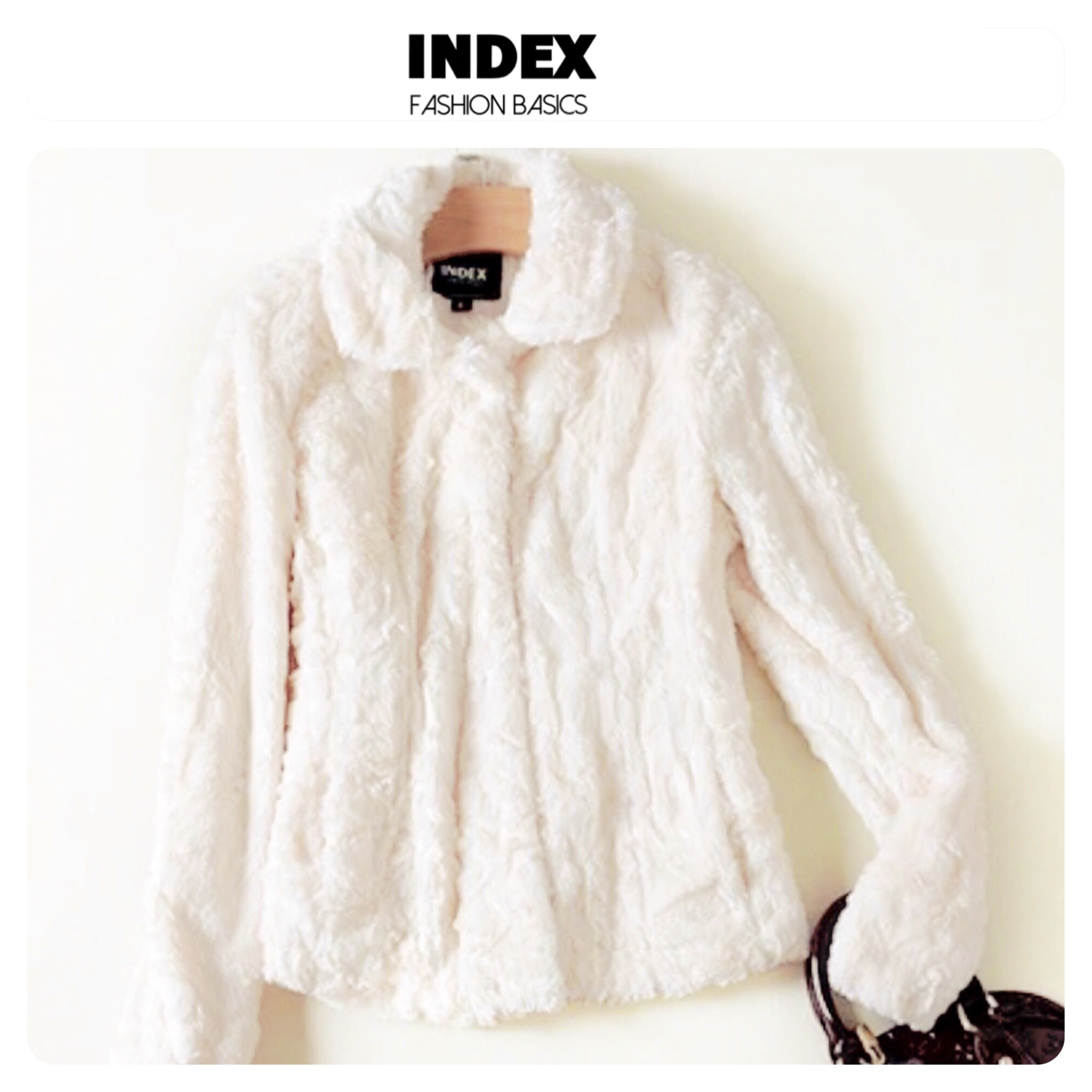 เสื้อกันหนาว เสื้อหนาวแต่งขน สีขาวครีม แบรนด์INDEX ขนสวย นุ่ม น่าสัมผัสมากจร้า Size S/M