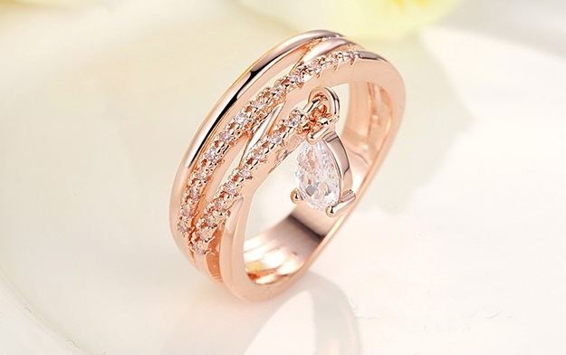 แหวนทอง ฝังเพชร CZ AAA แหวนทอง Rose Gold ห้อย เพขร เม็ดใหญ่รูปหยดน้ำ สวยหรู ใส่ออกงาน มีระดับ แหวนให้แฟน แทนใจ 593887