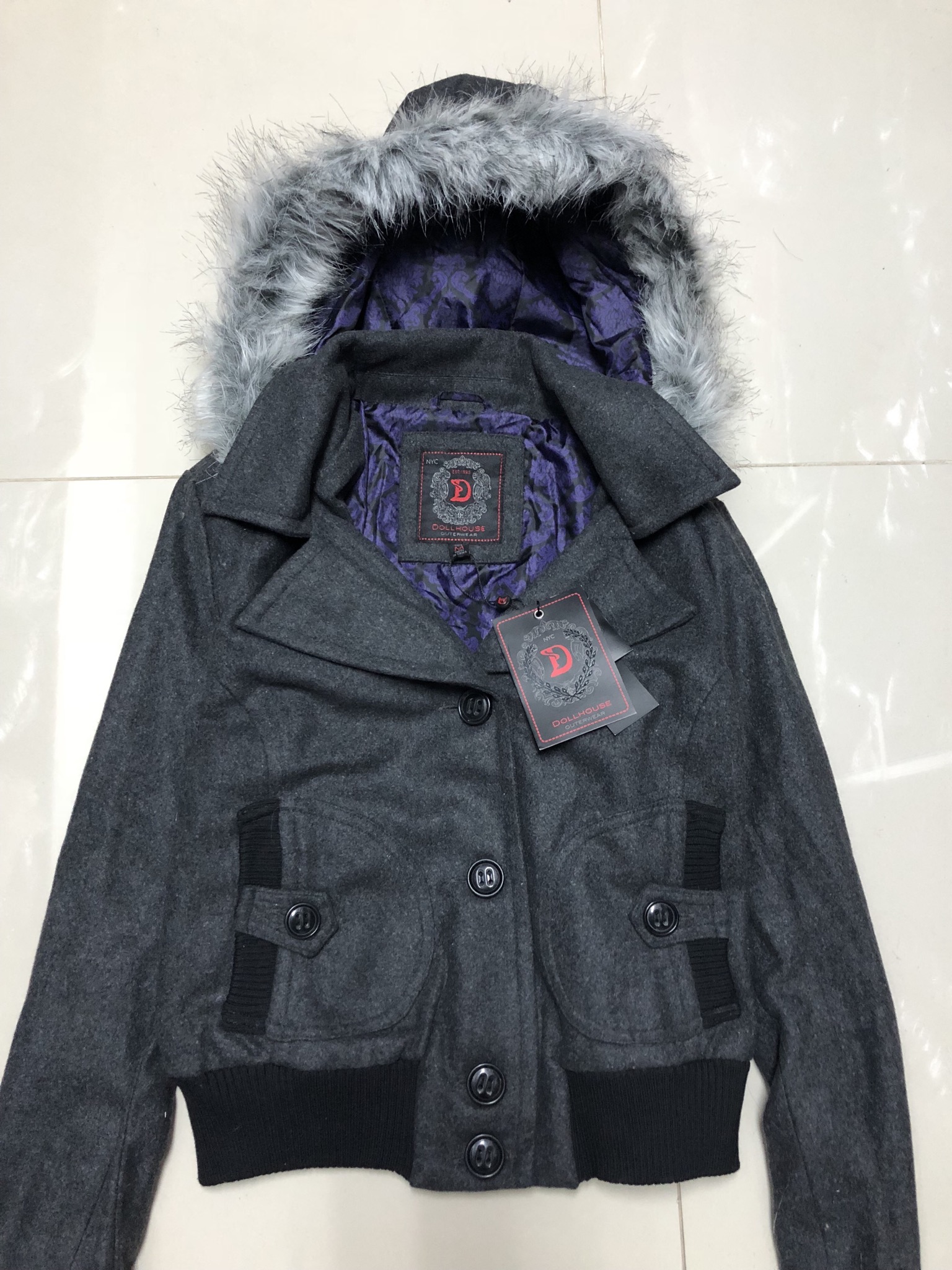 เสื้อนอกกันหนาว เสื้อนอก แต่งฮูท ติดขนเฟอร์สีเทา แบรนด์เนม NYC DOLLHOUSE ฮูทถอดได้คะ