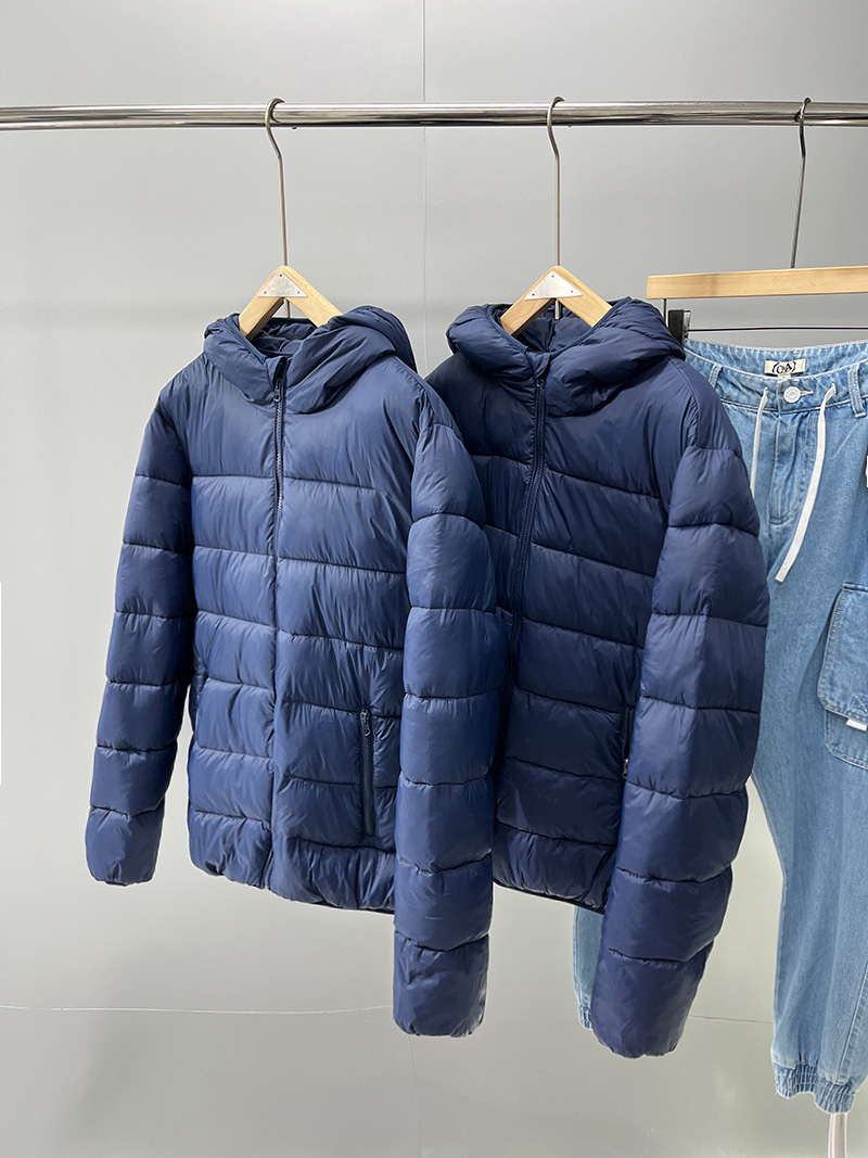 Forever21 เสื้อกันหนาว ติดฮูท เสื้อบอมเบอร์ บุนวมอุ่น แบรนด์ Forever21 / Men's Black Lightweight Puffer Jacket น้ำเงิน