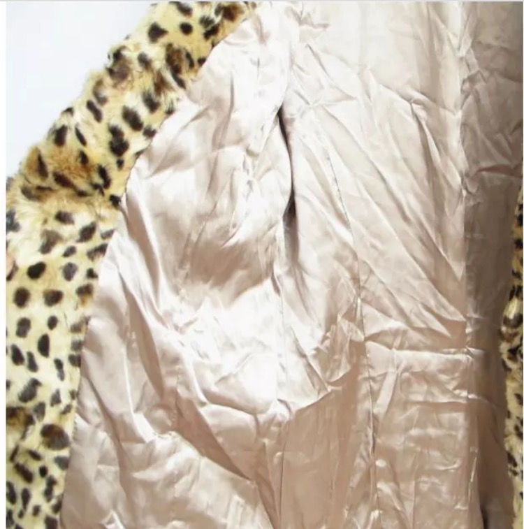 Etam เสื้อโค้ท แต่งขน ลายเสือดาว สีเหลืองนูททอง โค้ทยาว แต่ชงขนหนานุ่ม เนื้อละเอียด ลายเสือดาว สวย หรู งานแบรนด์เนมหรู ETAM จากฝรั่งเศส แท้100% คะ Size S ลายเสือ
