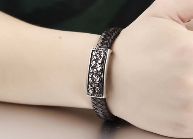 สร้อยข้อมือผู้ชาย กำไลข้อมือ ผู้ชาย สายหนังแท้ หนังถัก สีดำ ใส่ Stainless ลายหัวกะโหลก สร้อยข้อมือ แนว ร็อค สวยเก๋ ผู้หญิง ผู้ชาย ใส่ได้ 315708