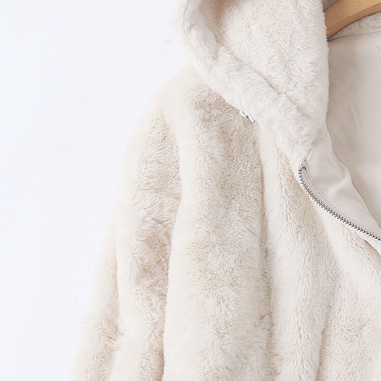 Cali 1985 เสื้อเฟอร์กันหนาว หมวกฮู้ด เสื้อขน (FLUFFY COAT) สีครีม แบรนด์ CALI 1985 Los Angeles ขาว