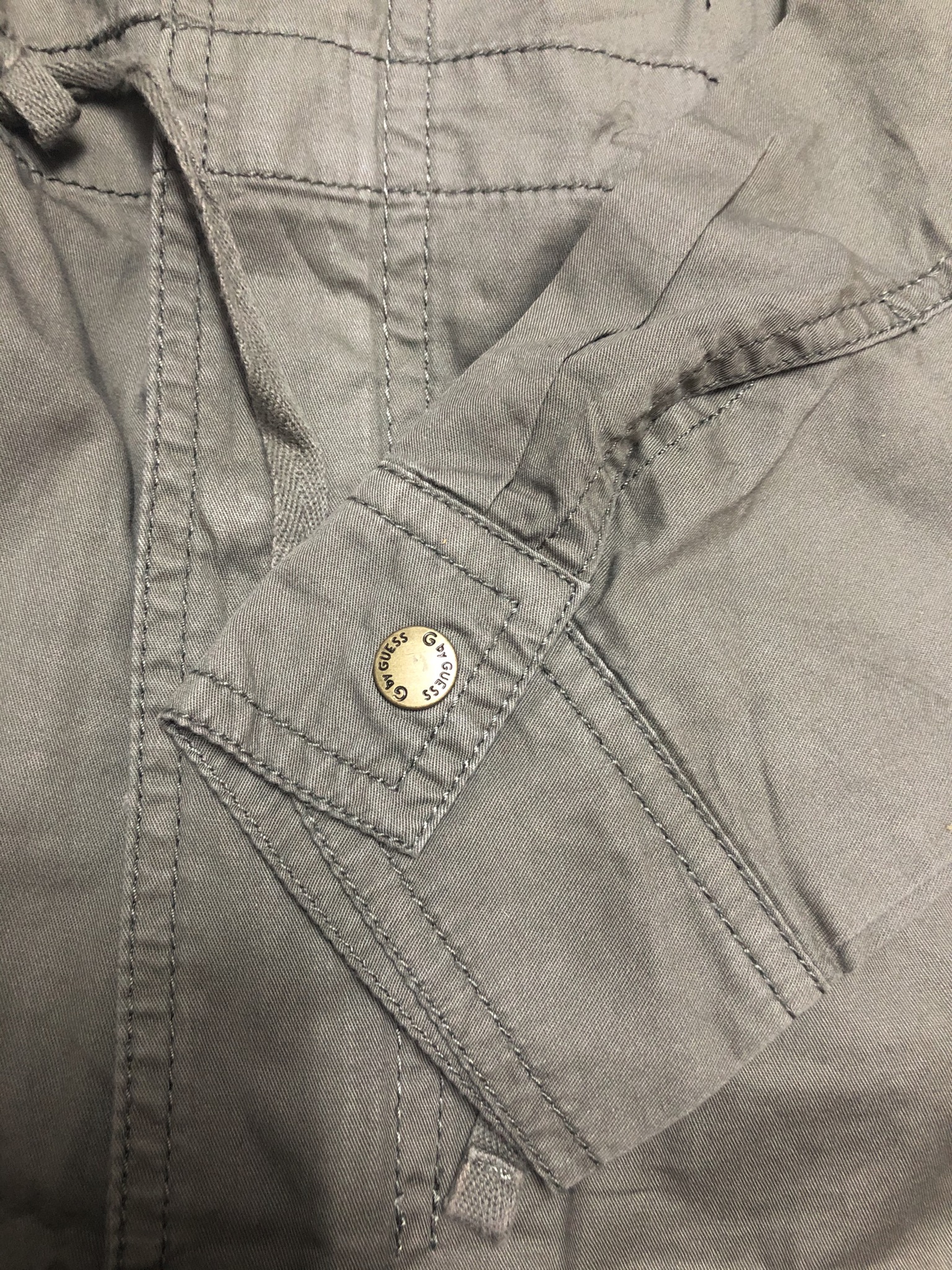Guess เสื้อเขียวทหาร เสื้อนอกแนวทหาร แบรนด์ Guess แพทเทินสวย เท่ห์มาก คะ Size S/M/L/XL สำเนา สำเนา เขียว