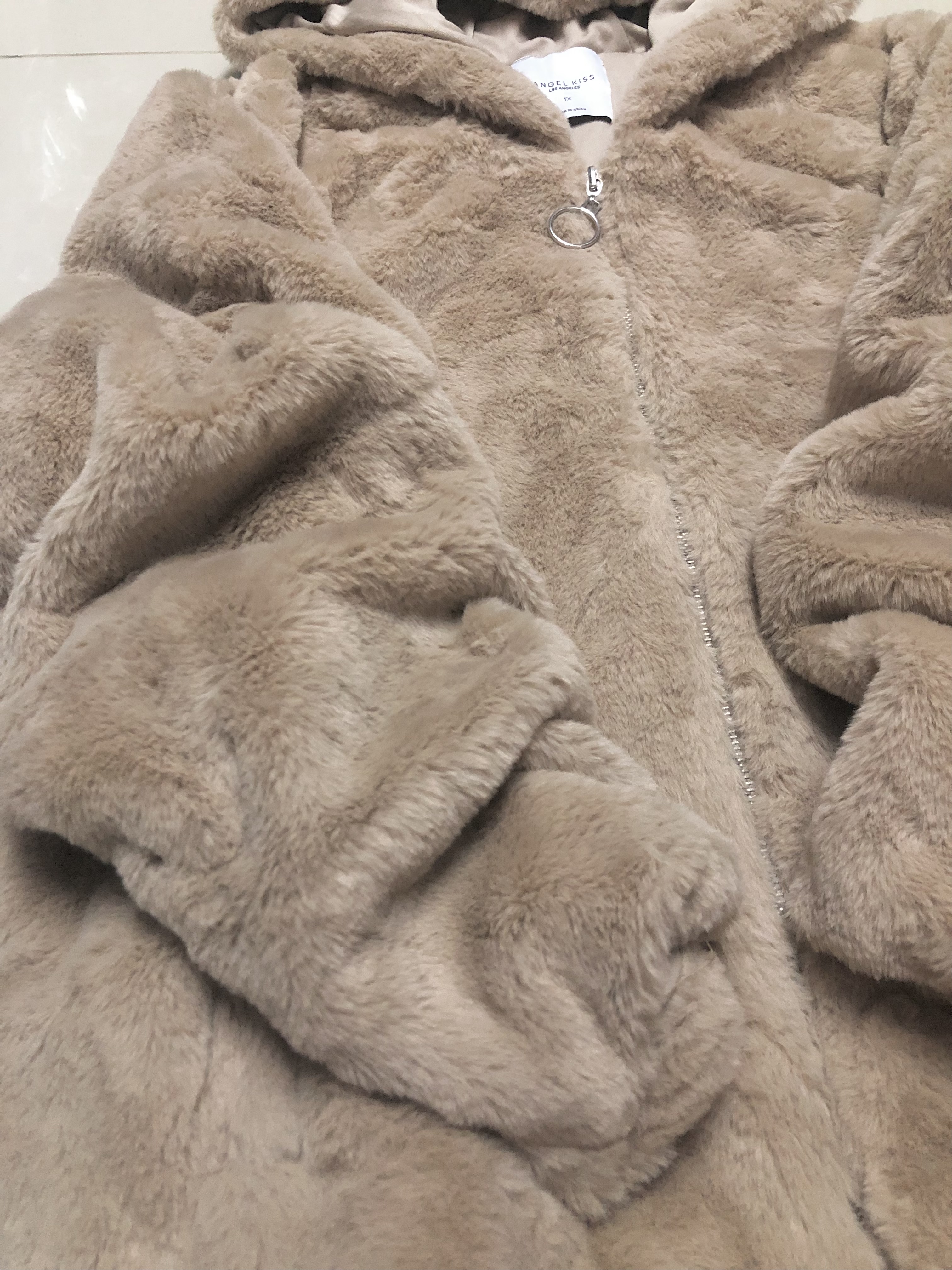 Angel kiss เสื้อเฟอร์กันหนาว หมวกฮู้ด เสื้อขน แบรนด์ ANGEL KISS (FLUFFY COAT) สำเนา น้ำตาลนู้ด
