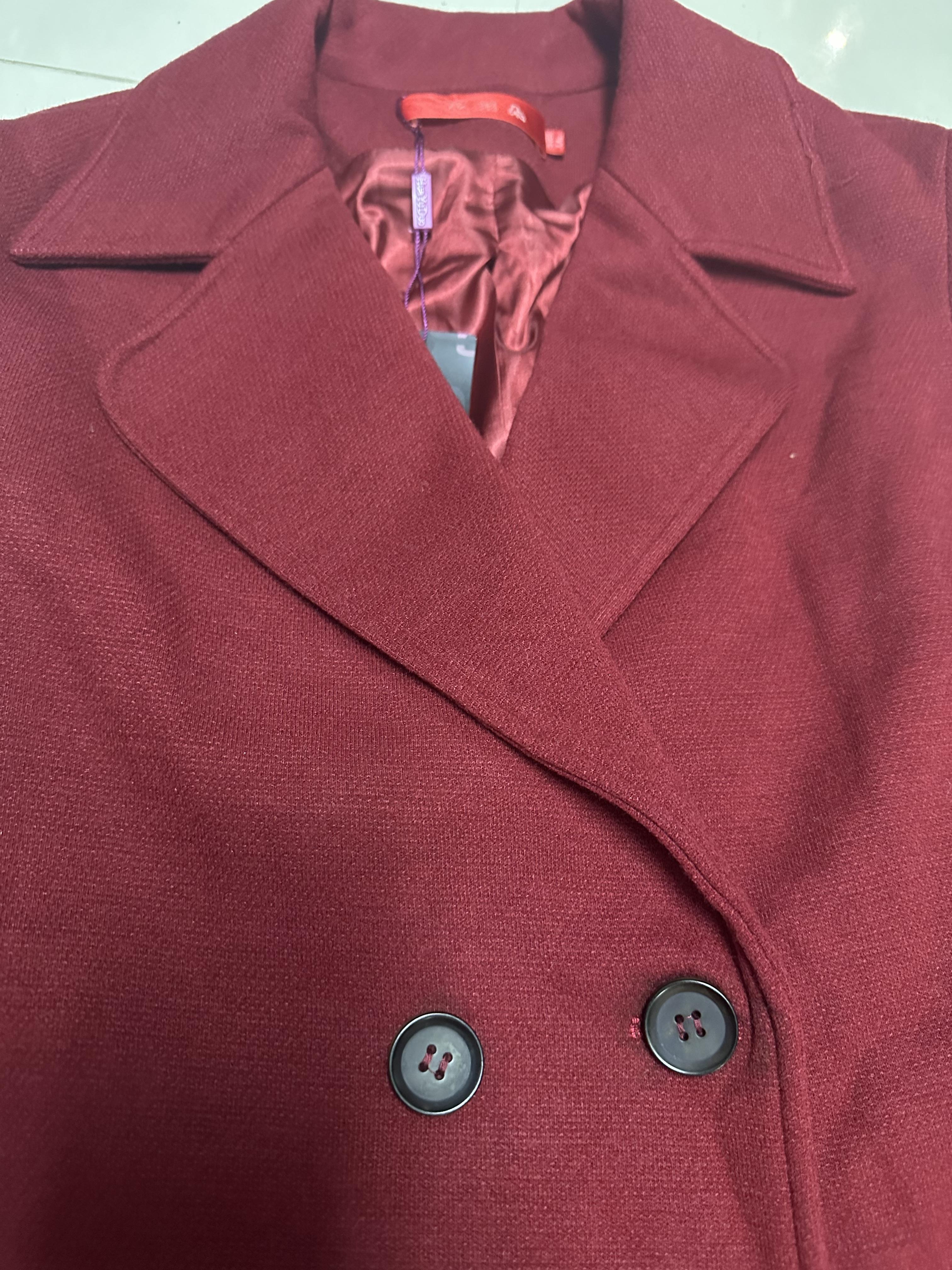 เสื้อโค้ท เสื้อกันหนาว เนื้อผ้าสักหลาดวูล สีแดงไวน์ แบรนด์