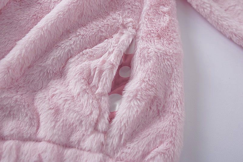 Page one เสื้อเฟอร์กันหนาว หมวกฮู้ด เสื้อขน Fluffy coat สีชมพูอ่อน แบรนด์ love tree ชมพู