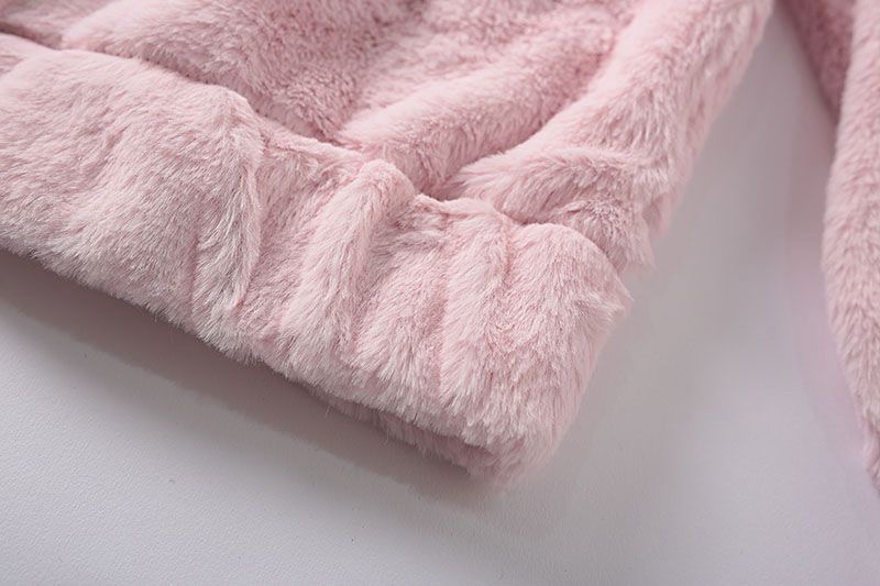 Page one เสื้อเฟอร์กันหนาว หมวกฮู้ด เสื้อขน Fluffy coat สีชมพูอ่อน แบรนด์ love tree ชมพู