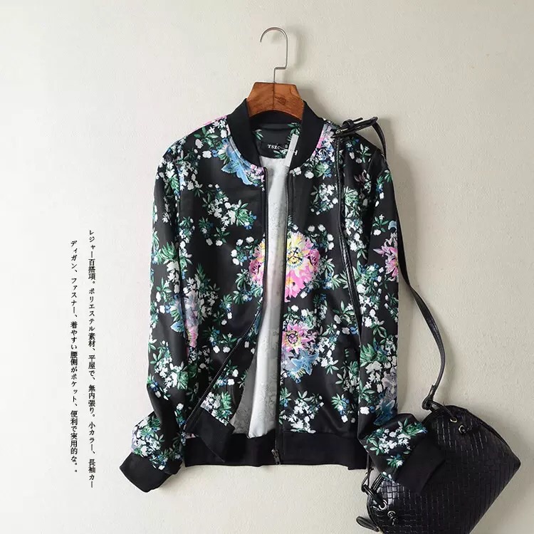 เสื้อคลุม เสื้อแจ็คเก็ต ผ้าวอร์ม พื้นดำ ลายดอกสีสันสวยสดใส แต่งแขนเอวจั๊ม เนื้อผ้าหนานุ่มเริ่ดคะ ติดแบรนด์ TSZC