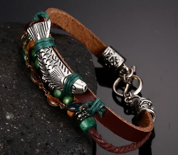 สร้อยข้อมือ สายหนังแท้ สไตล์วินเทจ ร้อย จี้ปลา เงิน แบบสวย สุดคลาสสิค ใส่เม็ดบีด ทำจากไม้ ให้ความคลาสสิค สร้อยหนัง สวย ๆ 376555