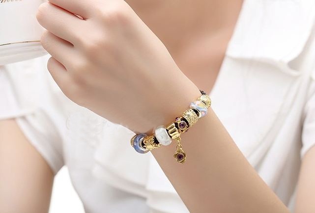 สร้อยข้อมือ Diy สไตล์ Pandora สร้อยข้อมือผู้หญิง สายหนังสีดำ ร้อย Charm สีทอง และ สีเงิน แต่ง คริสตัล ดอกกุหลาบ ติดคริสตัล พลอยสีม่วง 38134