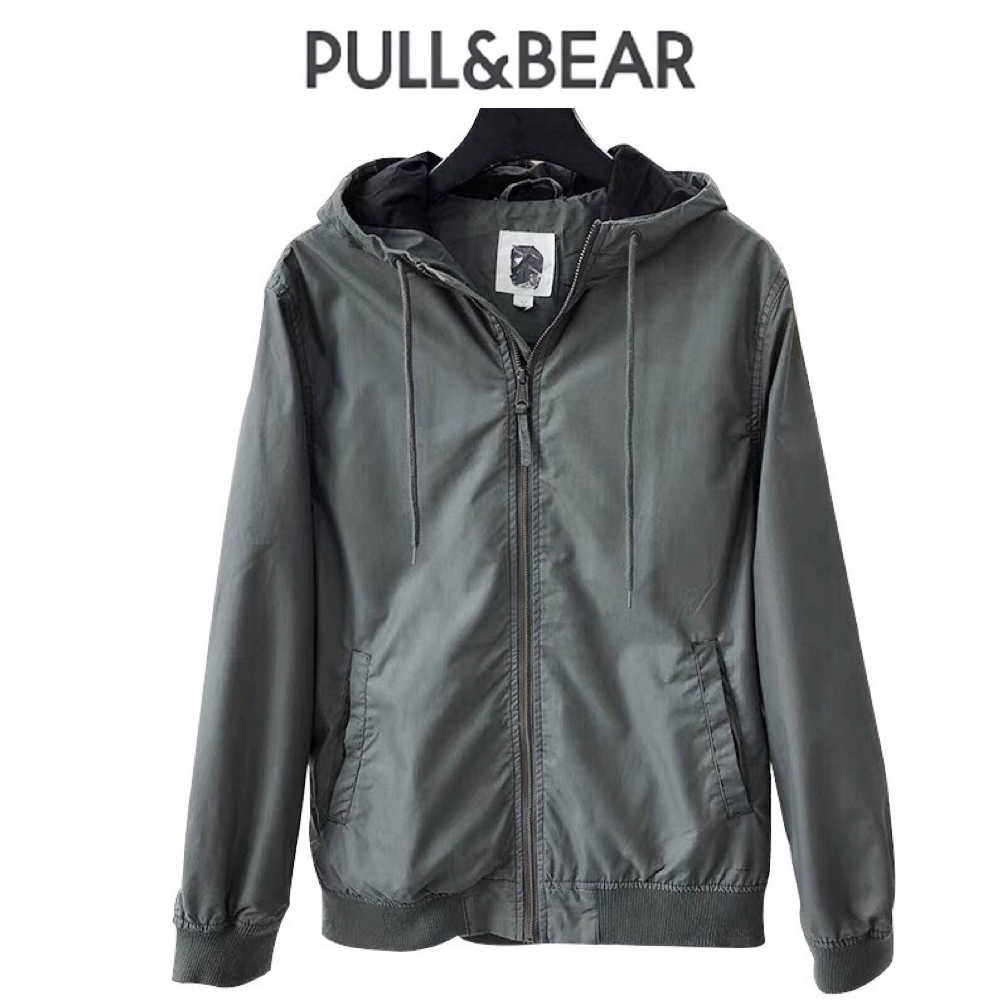 เสื้อทหาร เสื้อฮู้ดเขียวทหาร เสื้อนอกแนวทหาร แพทเทินสวย เท่ห์มาก pull&Bear งานตัดป้ายคะ เขียว