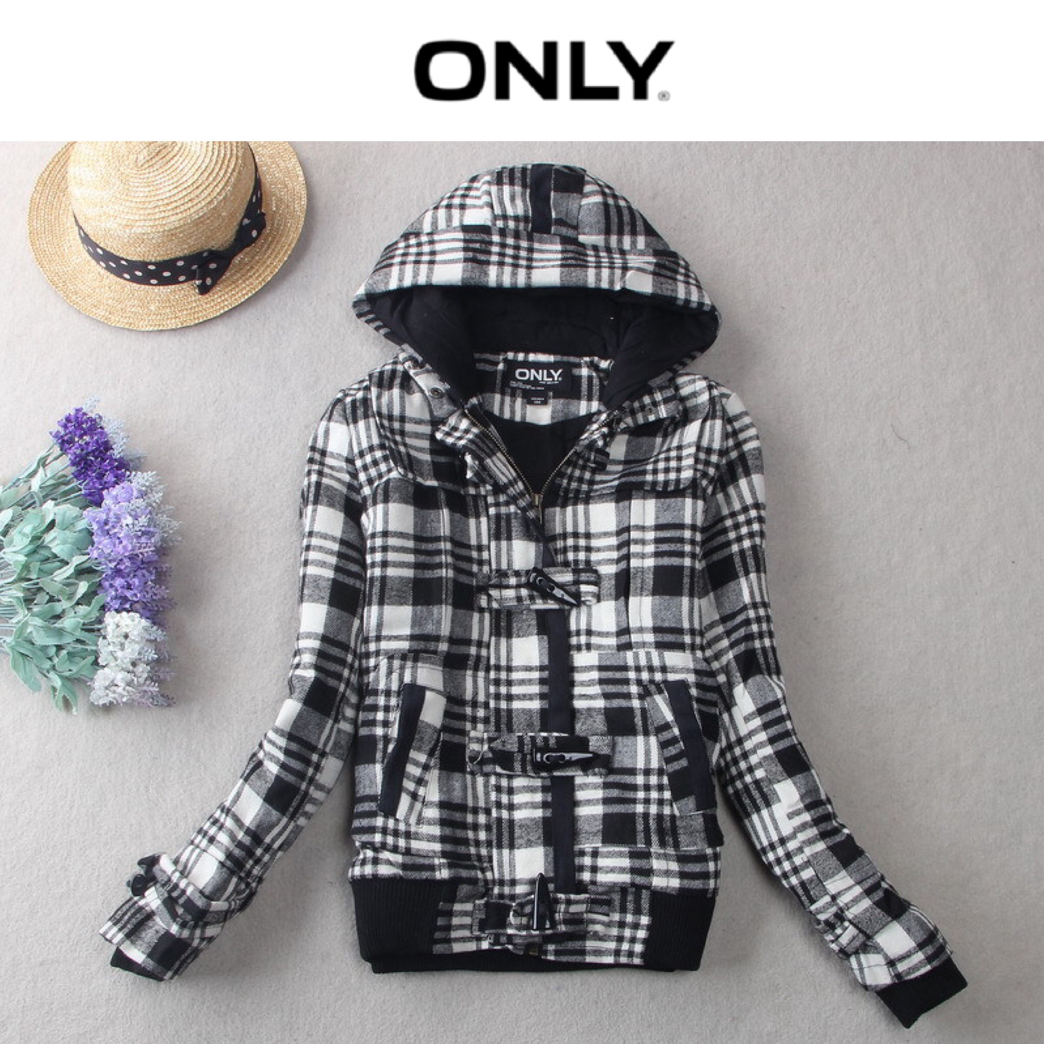 Only เสื้อกันหนาว ลายตารางขาวดำ แต่งฮูทแบรนด์เนม ONLYแท้100% แขนมีซับกันลม แบบสวย งานหรู มากคะ สินค้าญี่ปุ่น ขาวดำ