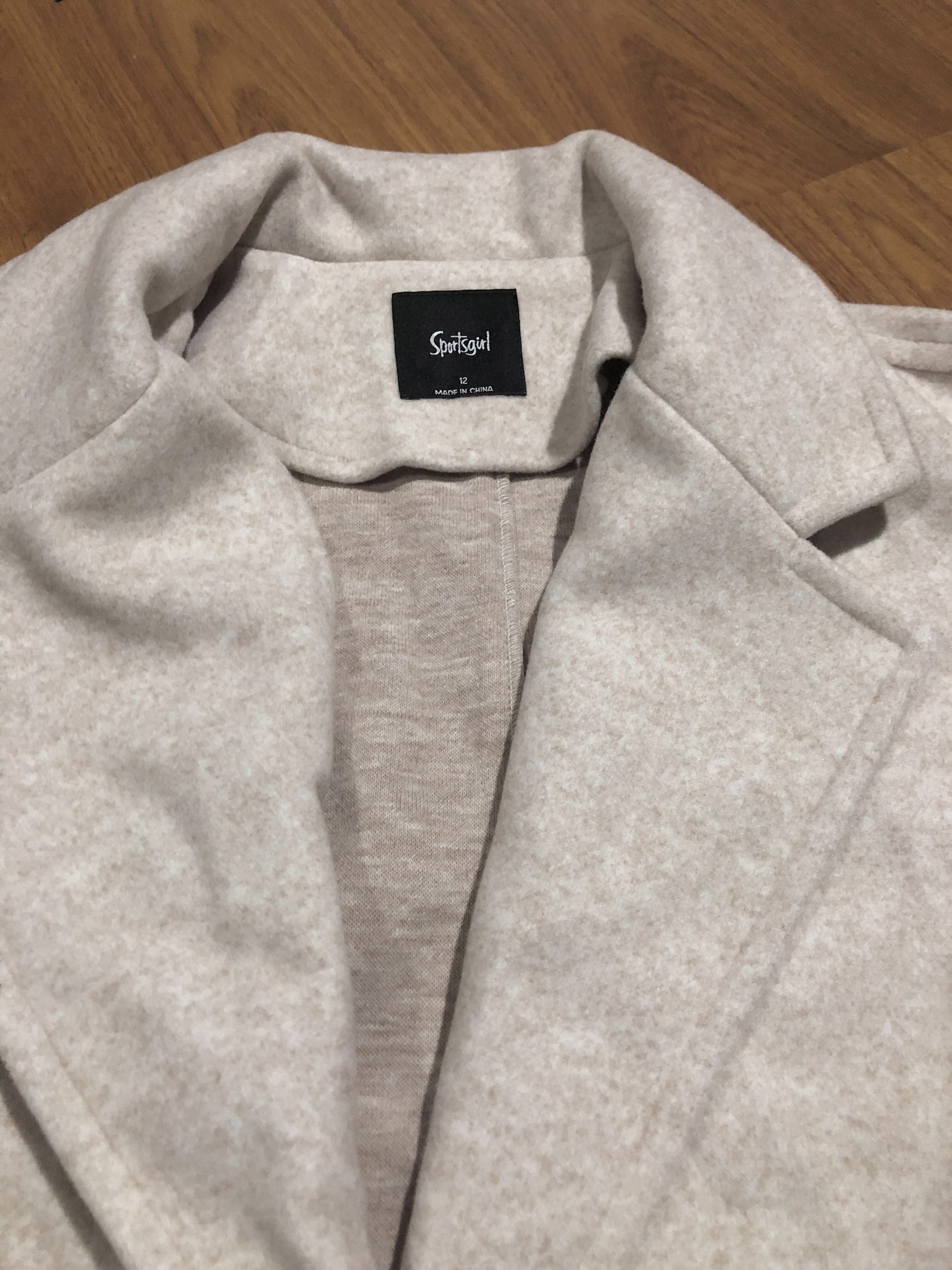 เสื้อโค้ดกันหนาว เสื้อกันหนาว overcoat โค้ทวูล สักหลาด ผสมวูล สีดำ แต่งคอปก กระดุมสองแถว แบรนด์ATCHING สำเนา สำเนา สำเนา สำเนา สำเนา ดำ