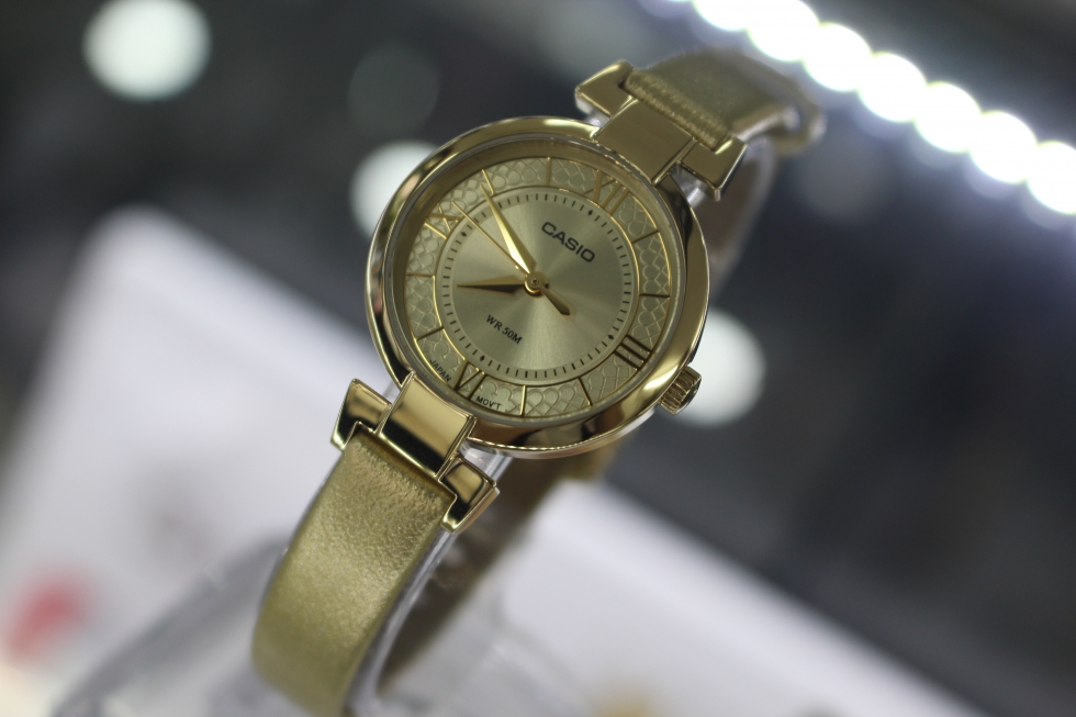 CASIO นาฬิกาคาสิโอ นาฬิกาข้อมือ นาฬิกากันน้ำ นาฬิกาของแท้ ประกันศูนย์ CMG 1 ปี รุ่น LTP-E403GL-9A นาฬิกาสีทอง