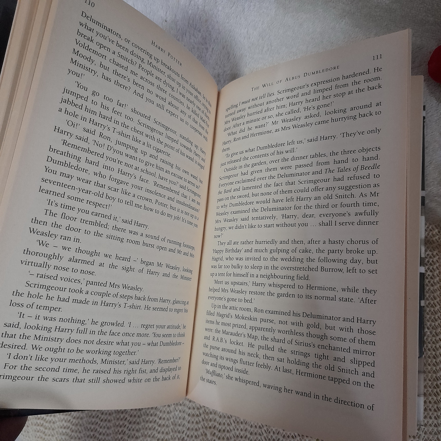 HARRY POTTER AND THE DEATHLY HALLOWS / J.K. ROWLING