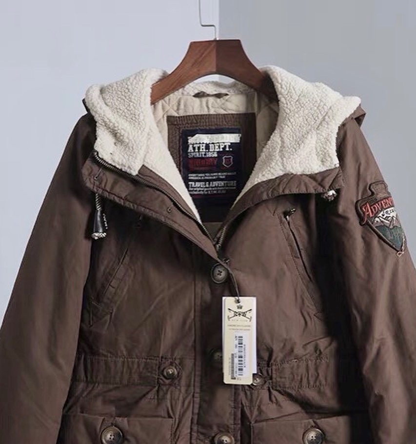 Rtw club เสื้อกันหนาว parka ปาร์ก้า โค้ทกันหนาว เสื้อฮูทเฟอร์ สีน้ำตาล แบรนด์ R.T.W. club ATH Dept แต่งขนเฟอร์ ซับขนอุ่นด้านใน น้ำตาล