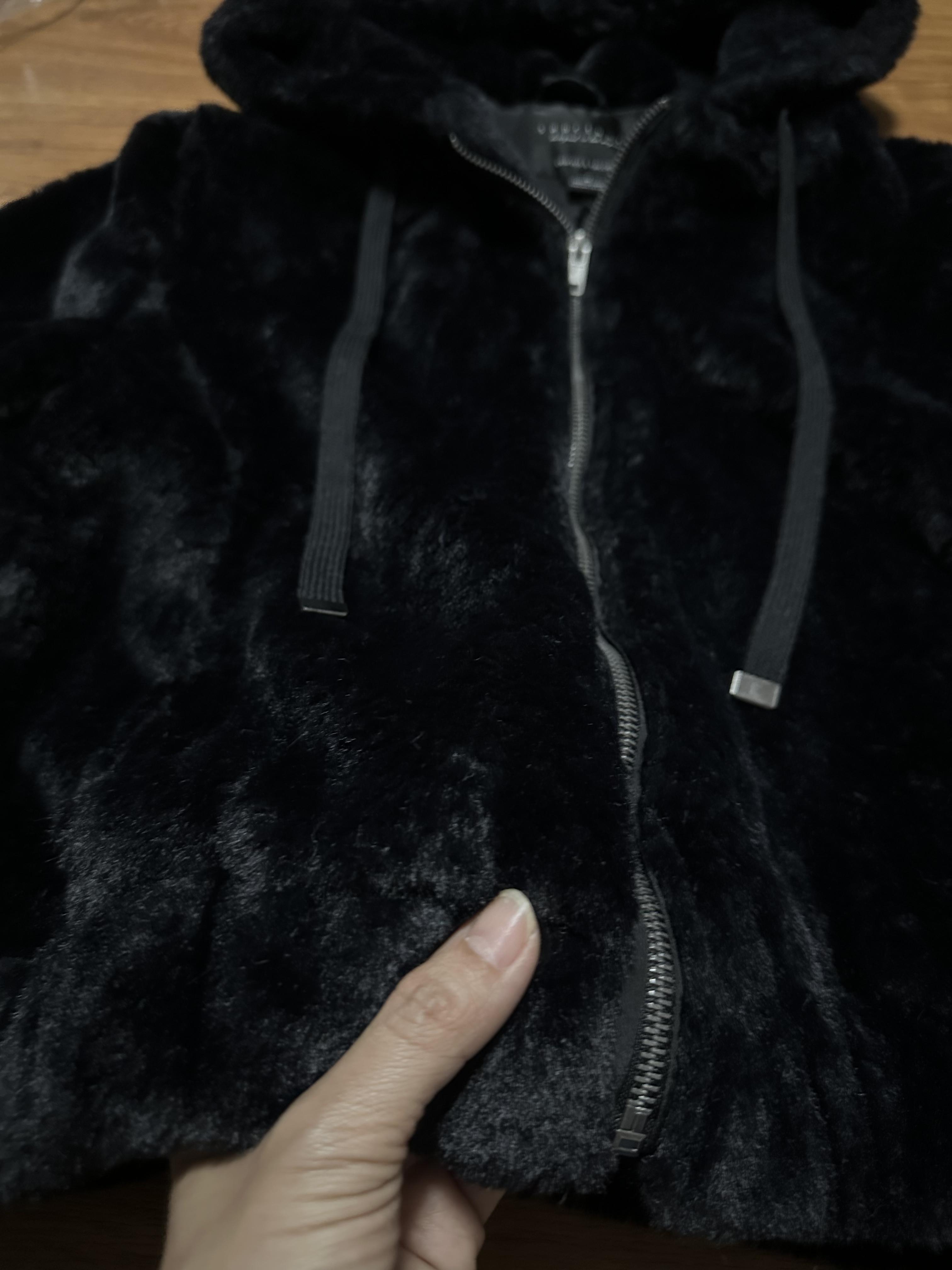 915 เสื้อเฟอร์กันหนาว หมวกฮู้ด เสื้อขน Fluffy hooded jacket แบรนด์ SANCTUARY ขาว