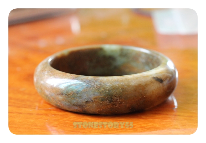 กำไลหยก*6.3 เขียวลายธรรมชาติ มีหลายสีในวงเดียว วงหนาสวย