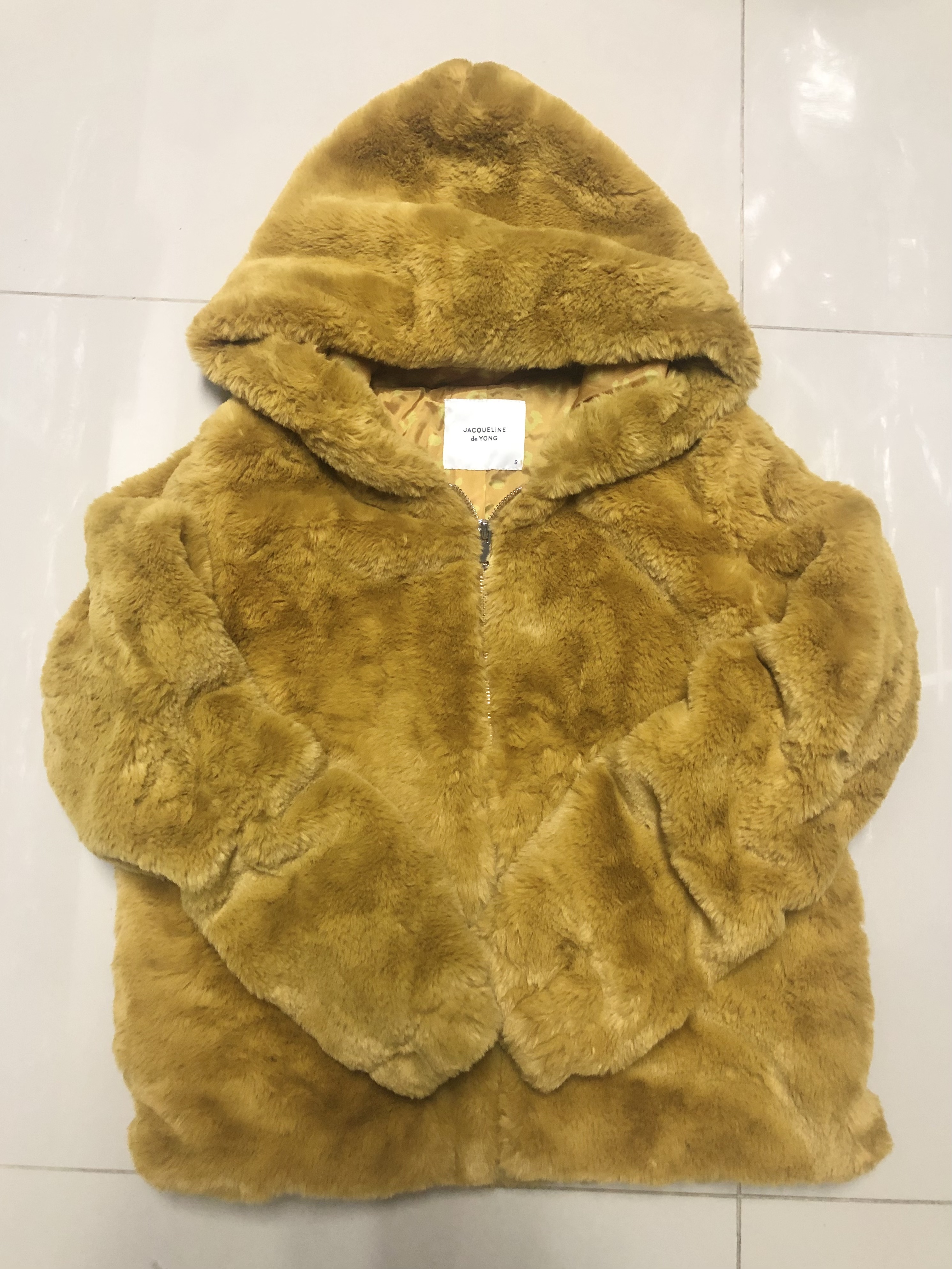 Jacqueline เสื้อเฟอร์กันหนาว หมวกฮู้ด เสื้อขน Fluffy coat แบรนด์ jacqueline เหลืองขมิ้น