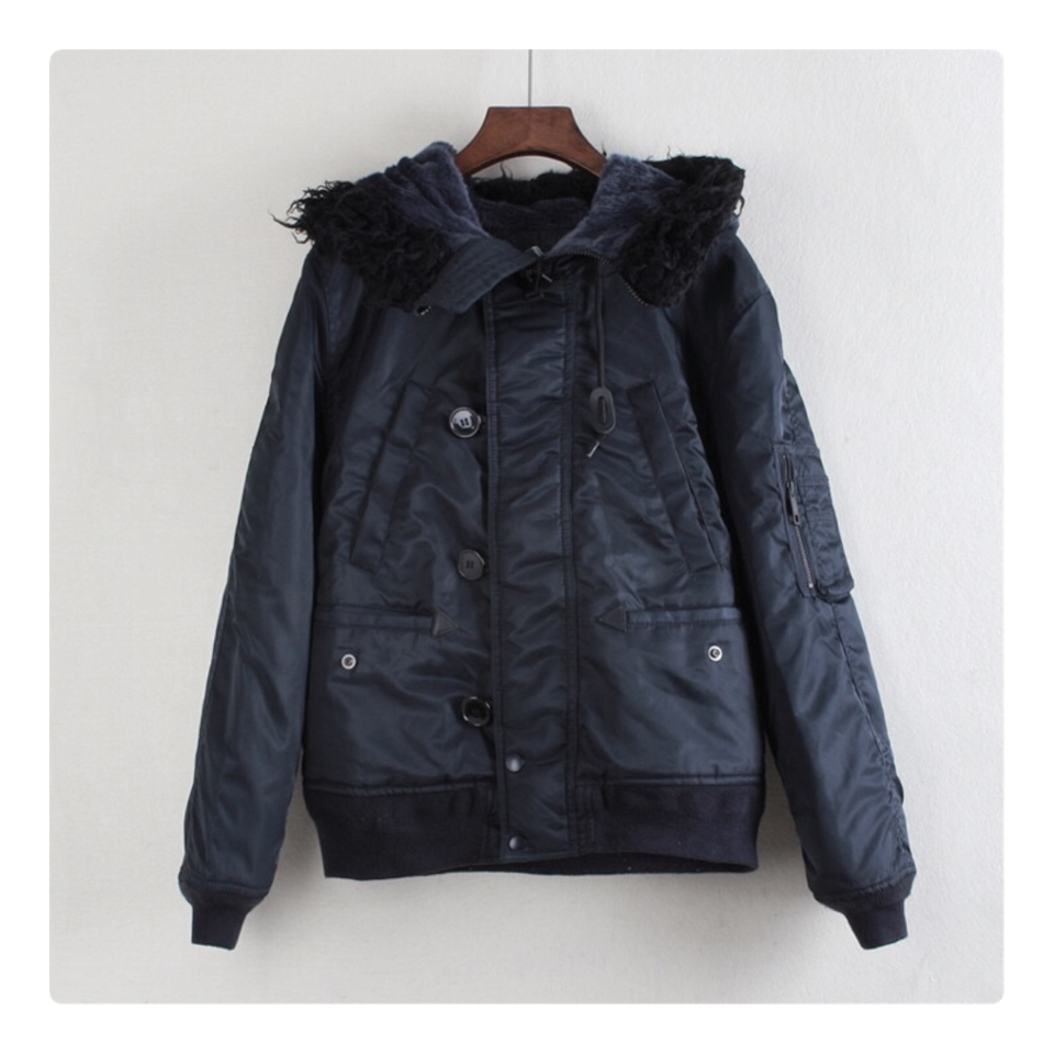 Moussy เสื้อกันหนาว แต่งฮูท สีดำ เสื้อกันหนาวแบรนด์เนม Moussy สุดหรู ของแท้100% บุนวมอุ่น เนื้อผ้ากันน้ำ กันหิมะ แบบสวย แนวๆ น่ารักมากคะ งานญี่ปุ่น สวย เนี๊ยบมากๆเลยค่า Size M/L ดำ