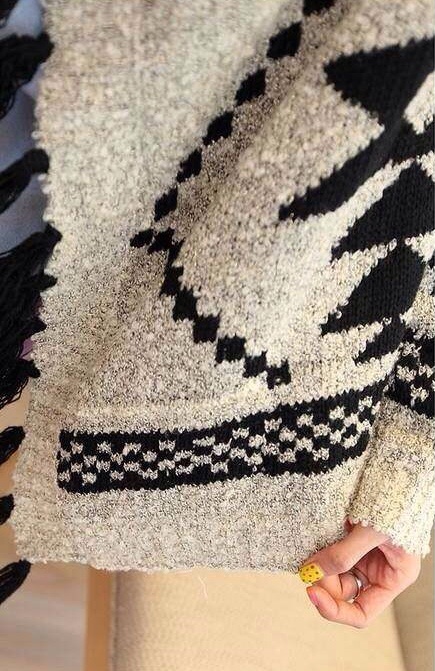 เสื้อหนาว ไหมพรมแซมดิ้นเงิน ลายถักชนเผ่า ชายแต่งพู่ งานZARA KNIT