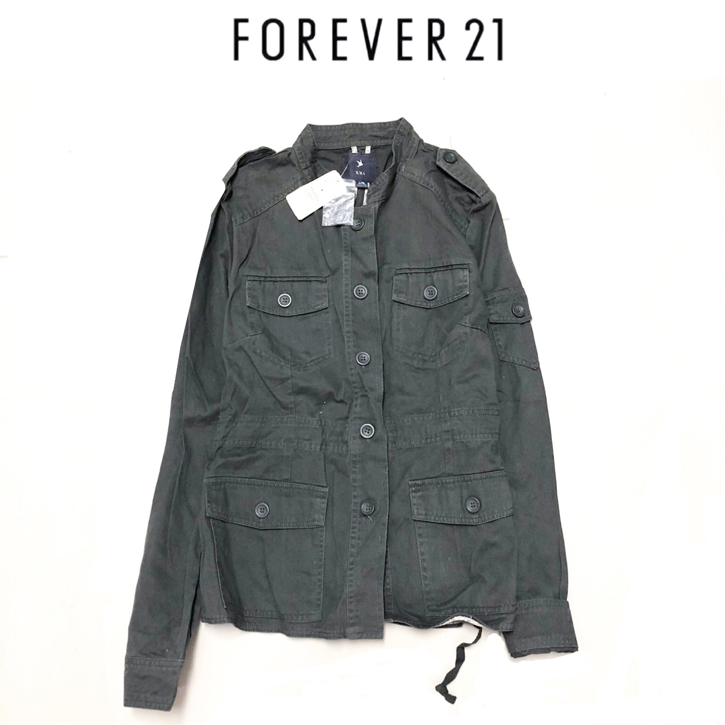 Forever21 เสื้อคลุม เสื้อJACKET สีเขียวทหาร แบรนด์เนม Forever21 มีสายดึงรัดเอว ด้านในคะ งานเทพ สวยเนี๊ยบมาก สำเนา เขียว