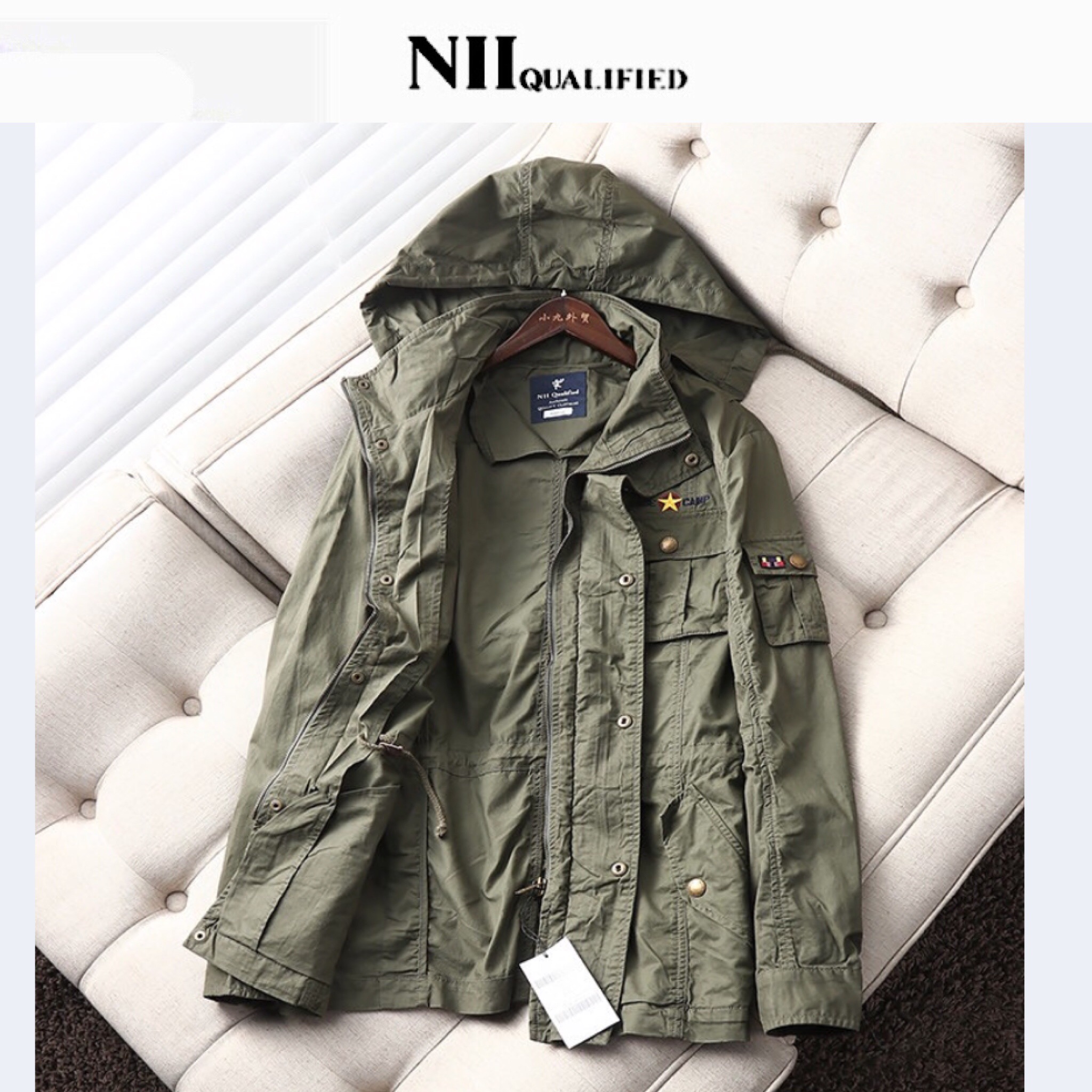 NII QUALIFIED เสื้อแจ็คเก็ต เสื้อเขียวทหาร เสื้อนอกฮูท แบรนด์ดังเกาหลีNII QUALIFIED แท้ แพทเทินสวย เท่ห์มาก คะ Size M/L/XL/XXL(หมวกฮูทพับเก็บได้คะ) เขียว