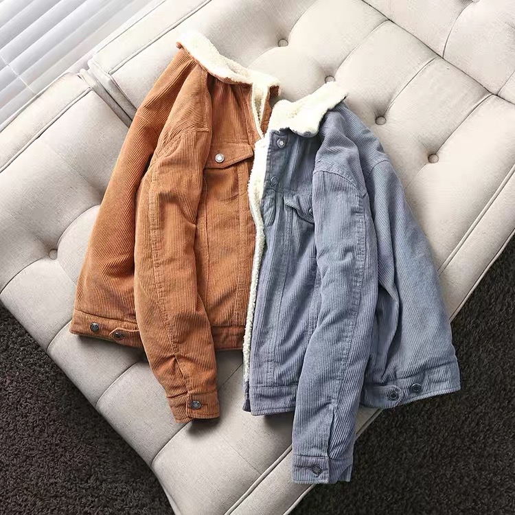 Bershka เสื้อกันหนาว เสื้อแจ็ค เนื้อลูกฟูก แต่งซับขนอุ่น สีขาวด้านใน แบรนด์ BESHKAงานสวย น่ารักมากคะ