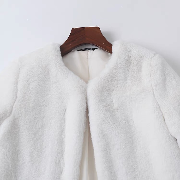 Selected เสื้อเฟอร์กันหนาว เสื้อขน Fluffy coat สีขาว แบรนด์ SELECTED สำเนา สำเนา สำเนา สำเนา