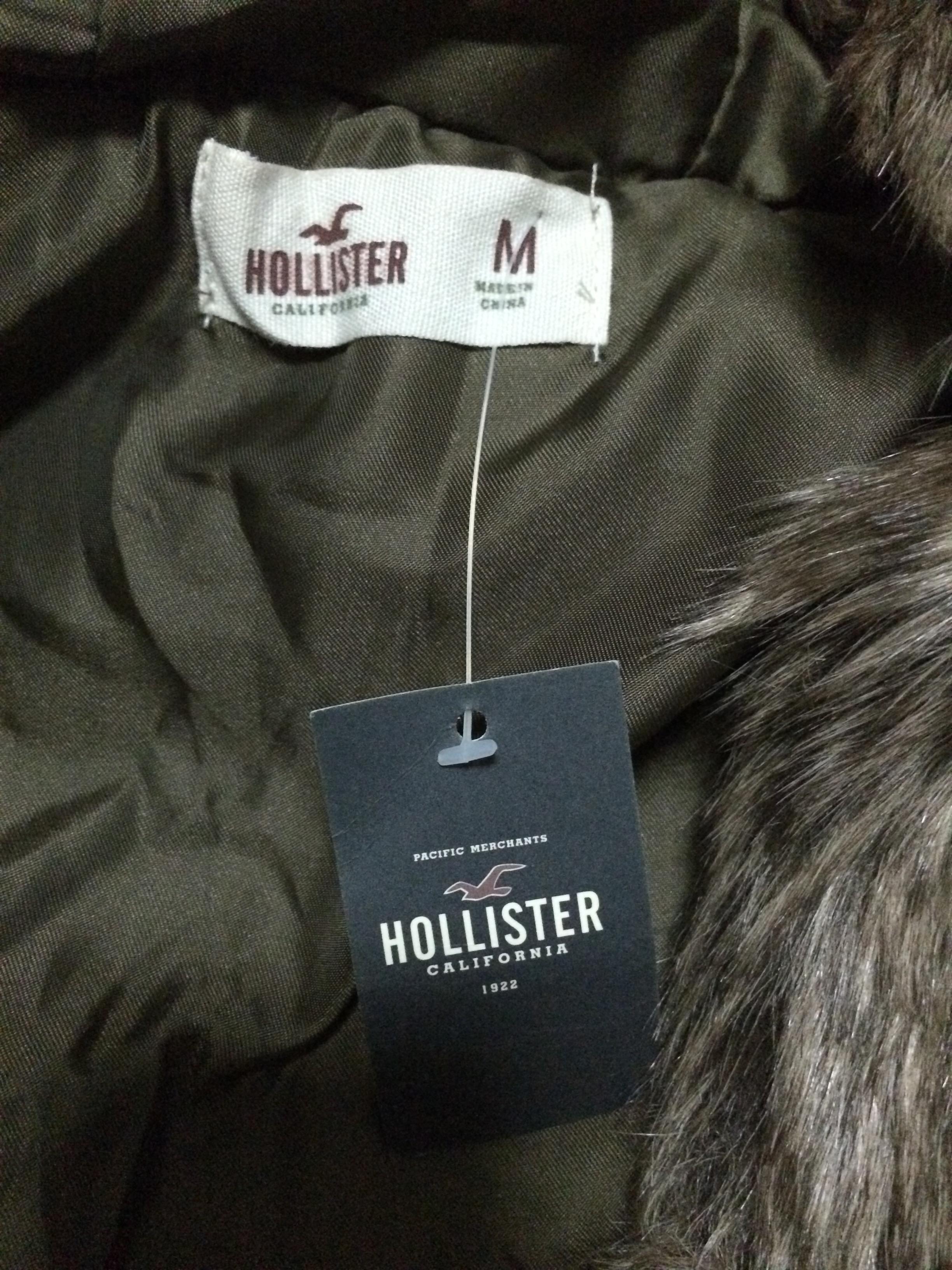 เสื้อกั๊ก กันหนาว หมวกฮูท แต่งขนอุ่น สีน้ำตาล brandname HOLLISTER แท้ 100% เนื้อขนลื่น นุ่มสวยหรู สัมผัสนุ่มสุดๆ ไม่มีปัญหาขนร่วงเลยคะ