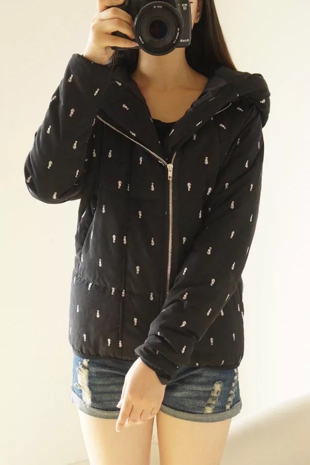 เสื้อกันหนาว เสื้อหนาวหมวกฮูท สีขาว บุนวมอุ่น พิมพ์ลายม้าน้ำ เนื้อผ้าเนียน นุ่ม. สินค้างานญี่ปุ่นคะ