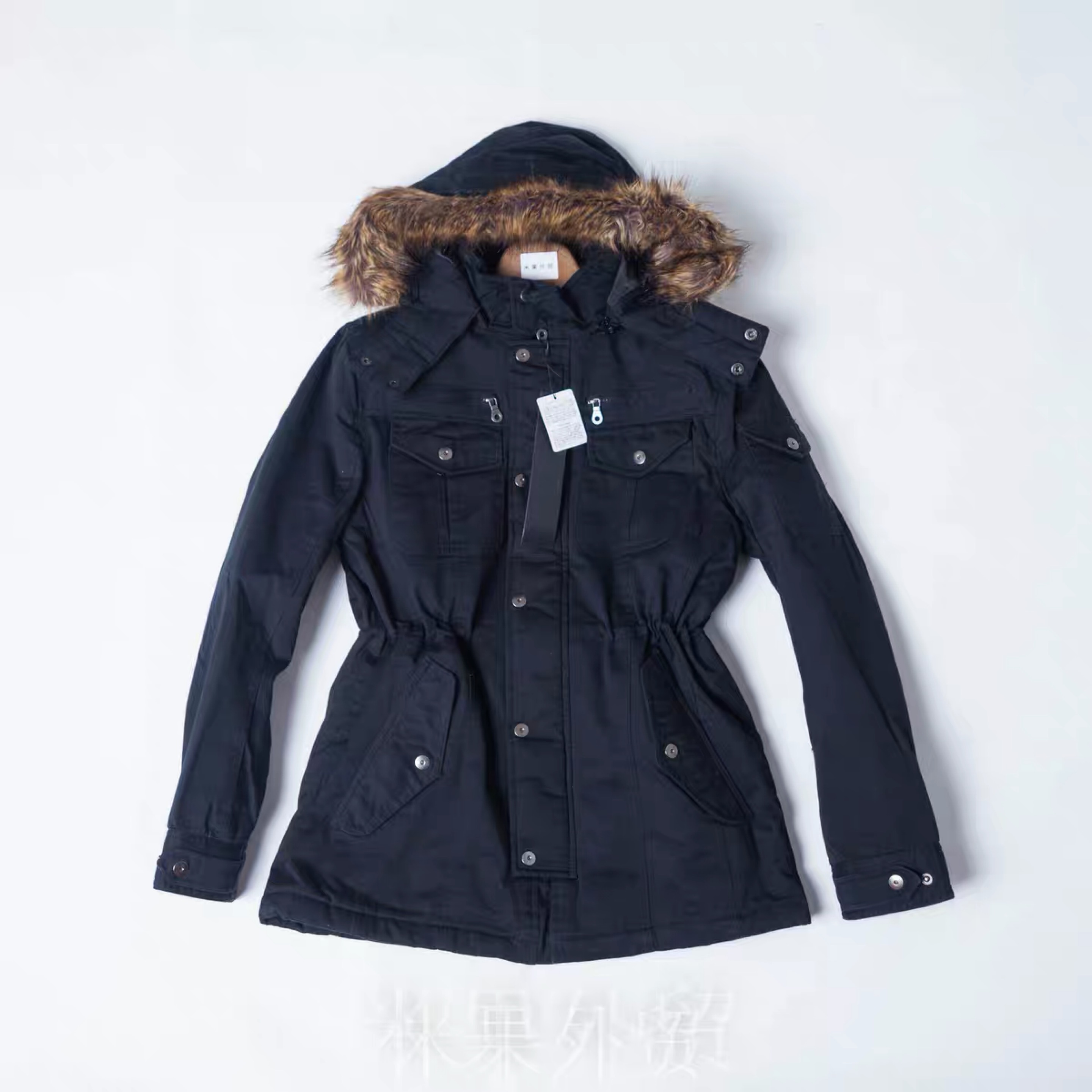 Sun dogs เสื้อโค้ทสีดำ เสื้อนอก เสื้อโค้ทกันหนาว แบรนด์ SUN DOGS (JAPAN)หมวกฮู้ด &ขนเฟอร์ถอดได้คะ แพทเทินสวย เท่ห์มาก คะ Size S/M/L/XL ดำ