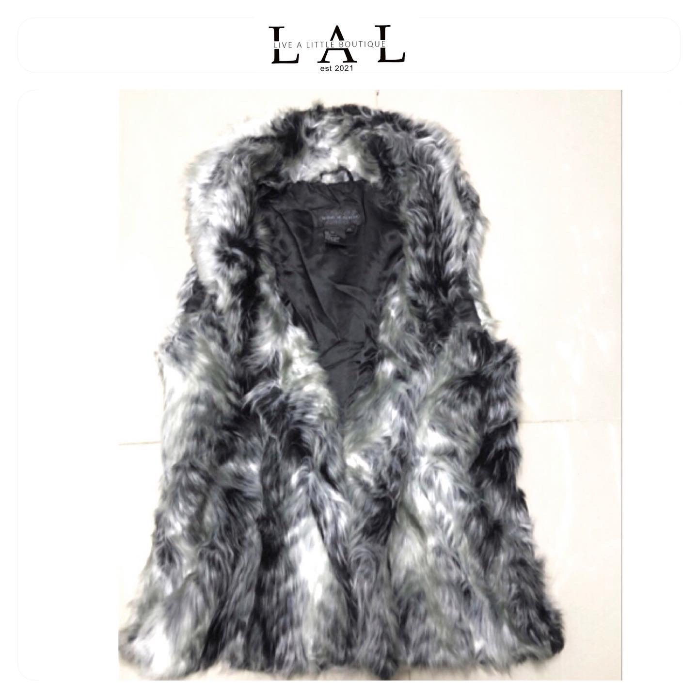 เสื้อกั๊กกันหนาว กั๊กเฟอร์ ขนสีเทาดำ ไซส์ใหญ่ แบรนด์ live a little ขนนุ่ม งานสวยหรูมาก คะ Size XL/2L/3L