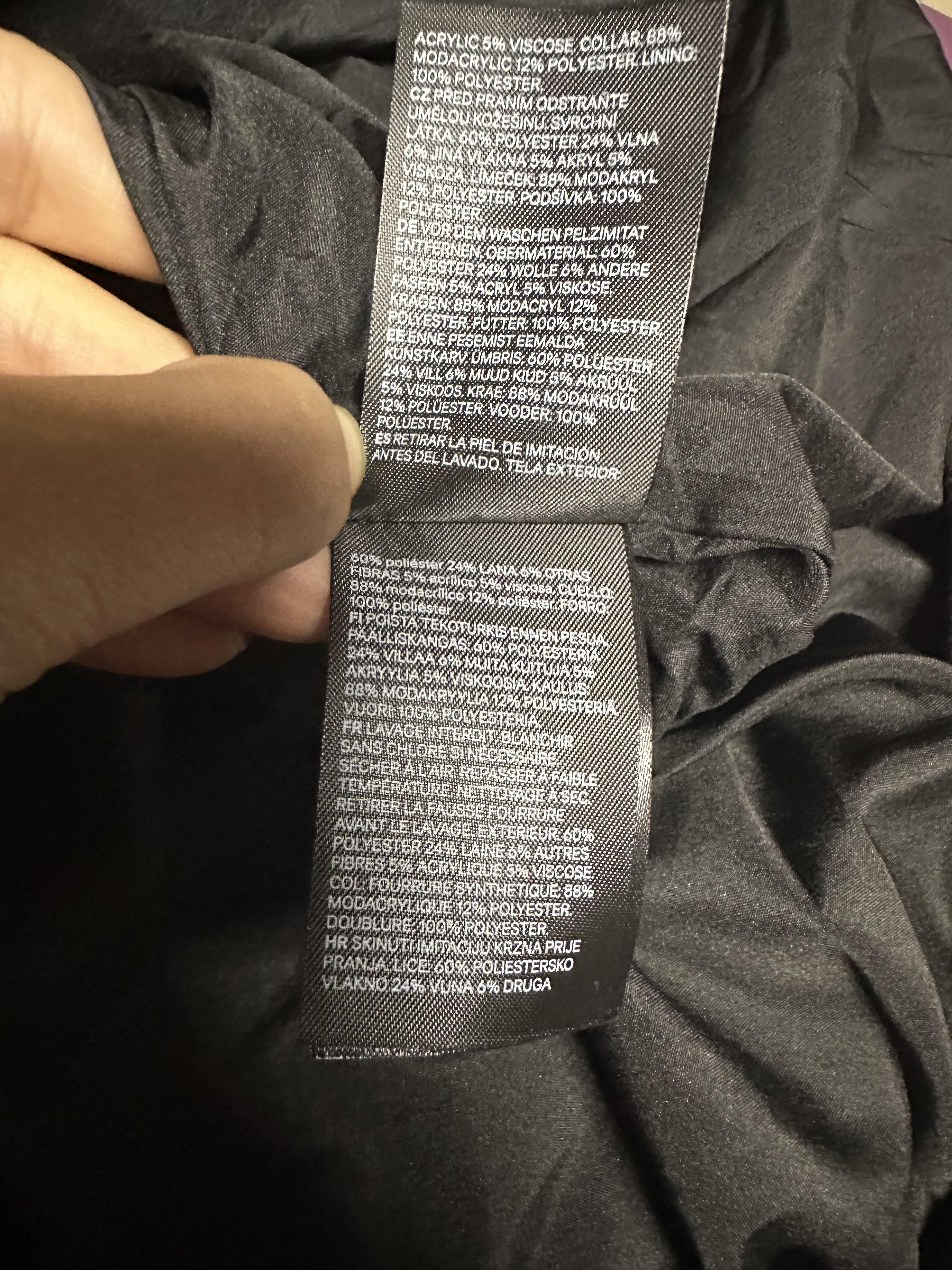 h&m เสื้อโค้ท เสื้อกันหนาว เนื้อผ้าสักหลาดวูล สีดำ แต่งปกเฟอร์(เฟอร์ถอดได้ค่ะ) แบรนด์ H&M