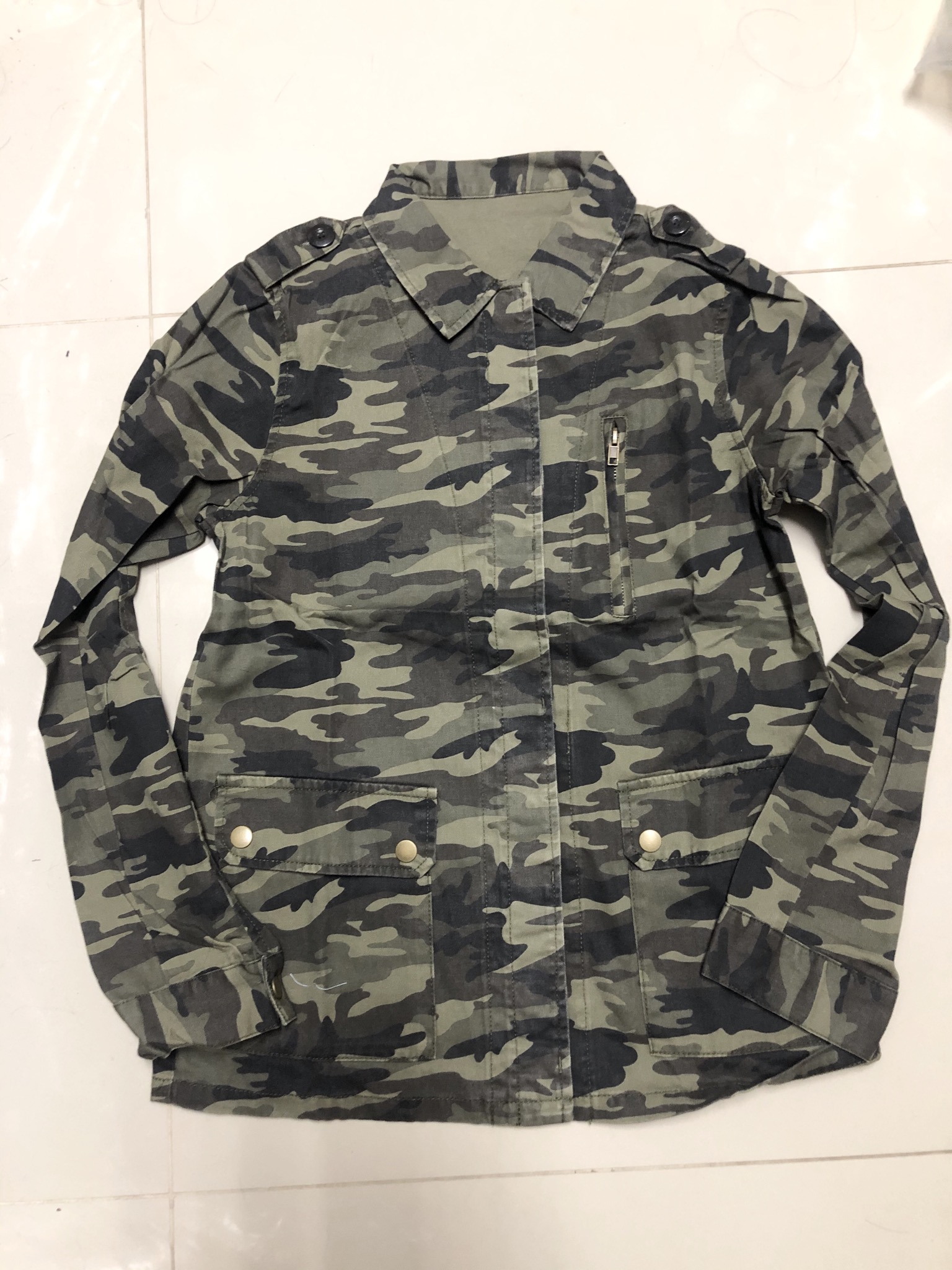 Ambiance เสื้อทหาร เสื้อแจ็คเก็ตเขียวทหาร เสื้อนอกแนวทหาร ambiance แพทเทินสวย เท่ห์มาก คะ สำเนา สำเนา เขียว